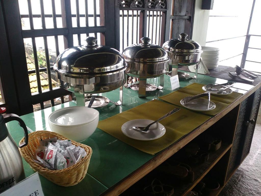 36 Palms Boutique Retreat Hotell Cherai Beach Exteriör bild